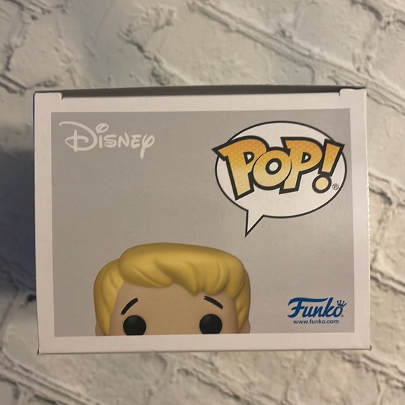 Official Funko Pop! Disney The Sword And The Stone Arthur Vinyl Figurine Brand N - Picture 2 of 3